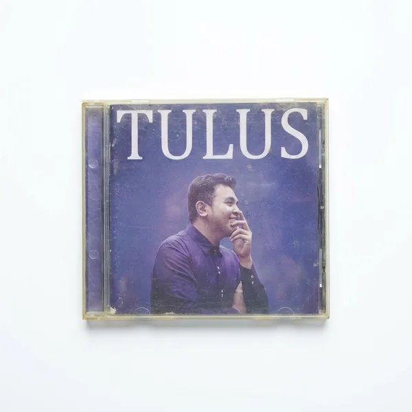 Tulus — Tulus (Debut) — sampul depan
